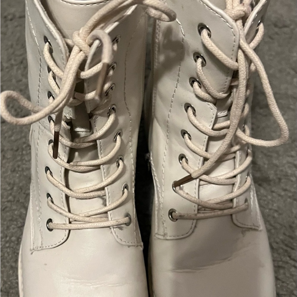 Stylish White Lace-Up Women's Boots